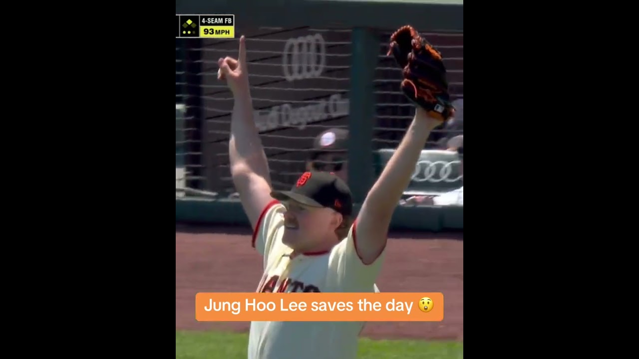 Jung Hoo Lee with an absolute web gem š®āšØ