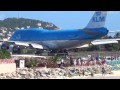 Взлет самолета на пляже Махо на острове Сен-Мартен.