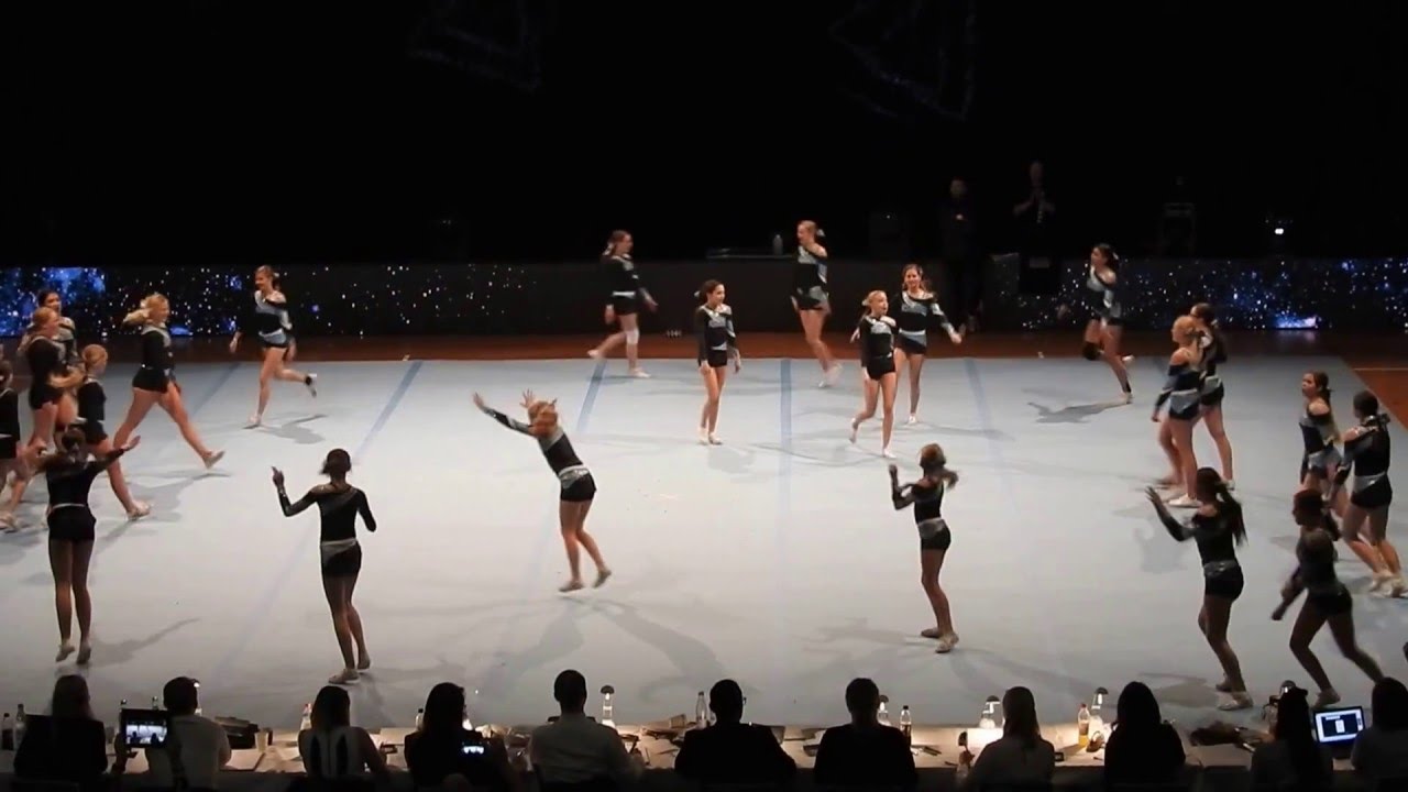 DM2016 Fire`N`Smoke ROCKETS Cheerleaders