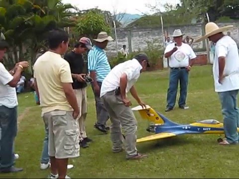 Hangar 36 tienda, escuela, y club de aeromodelismo en Cartago Festival La Victoria valle Pilotos: peligro y metanol Aviones: Mojo40. 3D y Jet Fly Cat OS. 91. aeromodelismo colombia RC