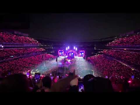 Karol G y J Balvin en el concierto en Metlife Stadium ,NJ 09/08/2023 (MANANA SERA BONITO)