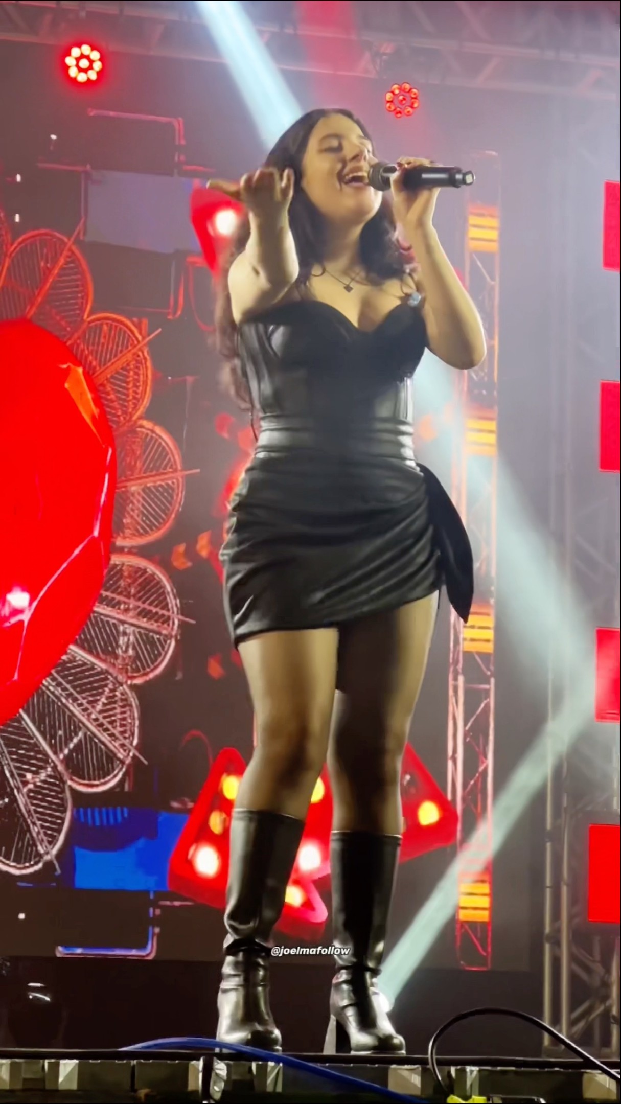 A filha da Joelma fazendo cover da Marília Mendonça