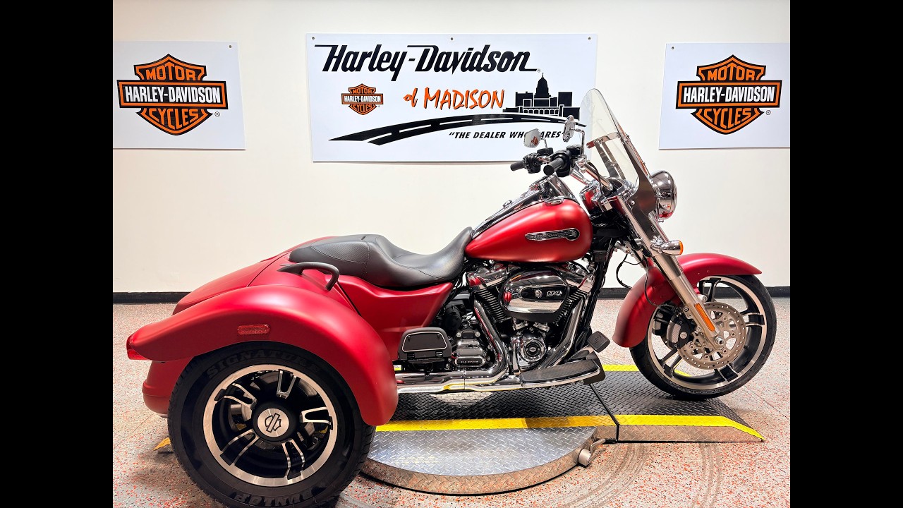 2019 FLRT Harley-Davidson® Freewheeler® Wicked Red Denim 850488