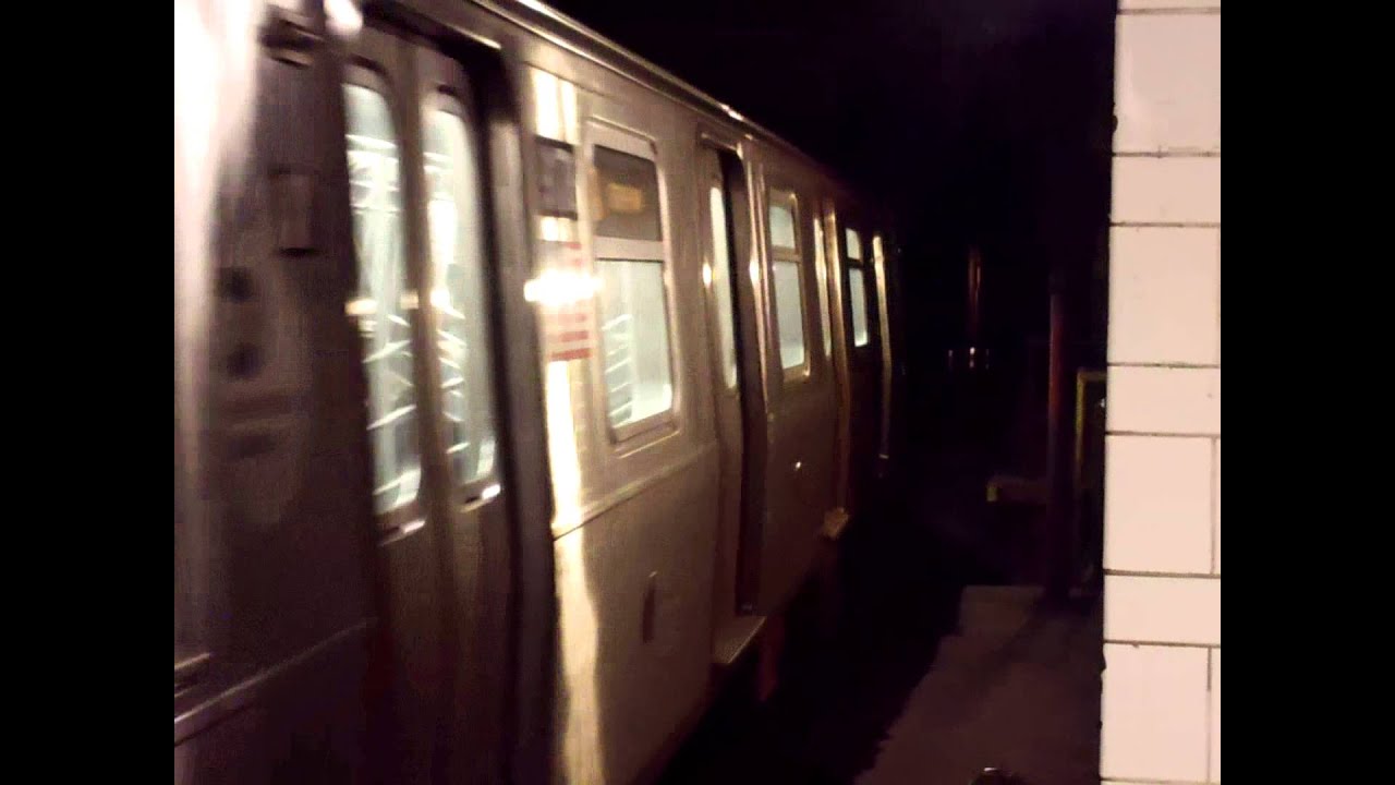BMT Subway: Manhattan-bound Late Nyght R160B Siemens/R160B Alstom/R68 ...