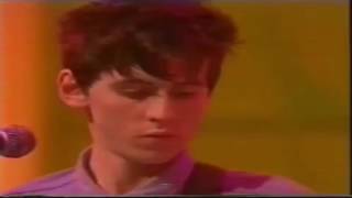 The House Of Love - 'Christine' (live 1988 UK TV appearance). chords