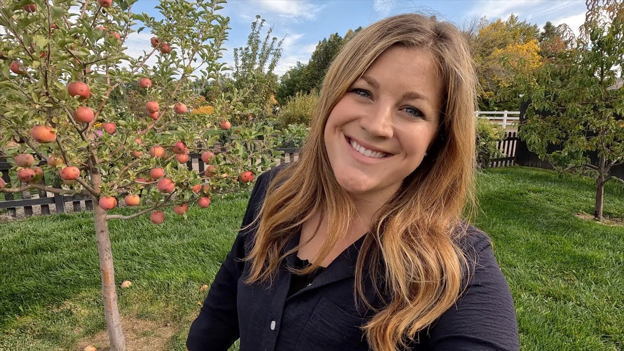 Making Applesauce (with Our Homegrown Wormy Apples 🤤🐛) & Dried Flowers