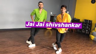 jai-jai-shivshankar-dance-hrithik-and-tiger-vicky-ft-armaan