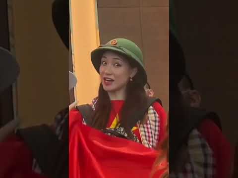 Moment Supporter Cantik Vietnam merasa kesal suaranya kalah keras dengan Supporter Indonesia