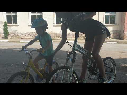Видео: Как да се търкаля на колела