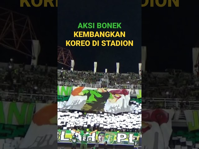 Aksi Bonek yang Makin Kreatif di Stadion Bikin Semua Orang Kagum class=