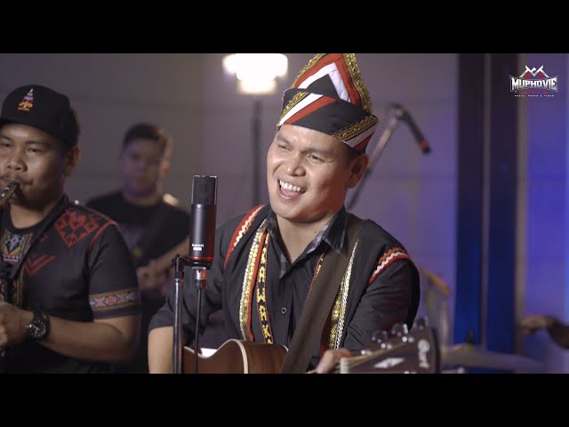 Borneo Song Medley (Gawai Kaamatan) Sayang Kinabalu, Mansau, Bekikis Bulu Betis & Mari Bigawai class=