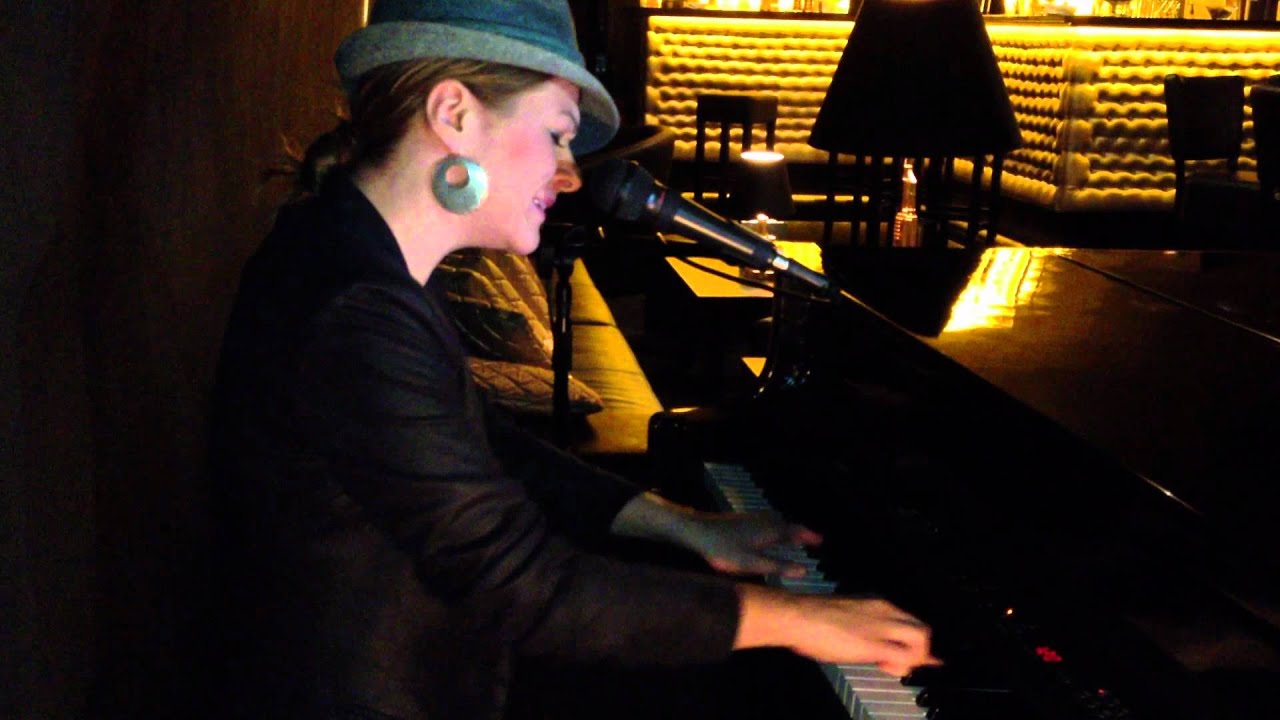 Szandra - Fly me to the moon