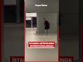 🐱İstanbul metrosunda bir kedinin, yolcuyla oynadığı kovalamaca...