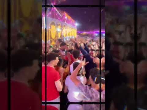 صياد الأفاعي و الشلال و الفرح محظوظ