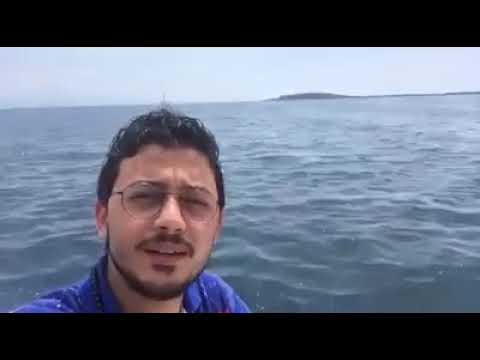 مصطفى عاطف يغرد انشودة انا اسف من اندونسيا 4