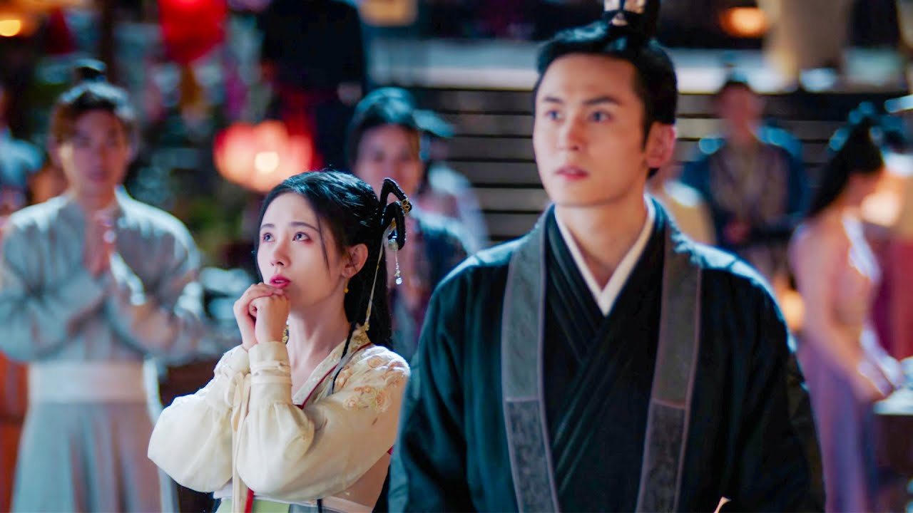 灰姑娘雙手合十祈願的模樣擊中霸道王爺心房，立馬追求她做王妃！#如意芳霏 #鞠婧禕  💖#張哲瀚