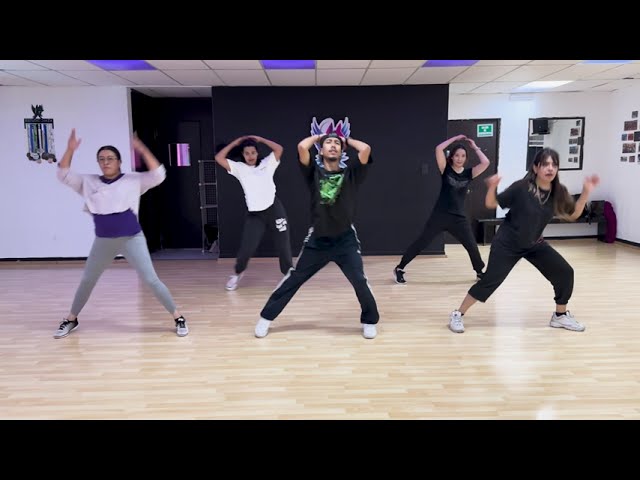 El profe Brandon Mejía te llevará a un viaje emocionante a través de la danza urbana 🔥, brindándote las herramientas ne