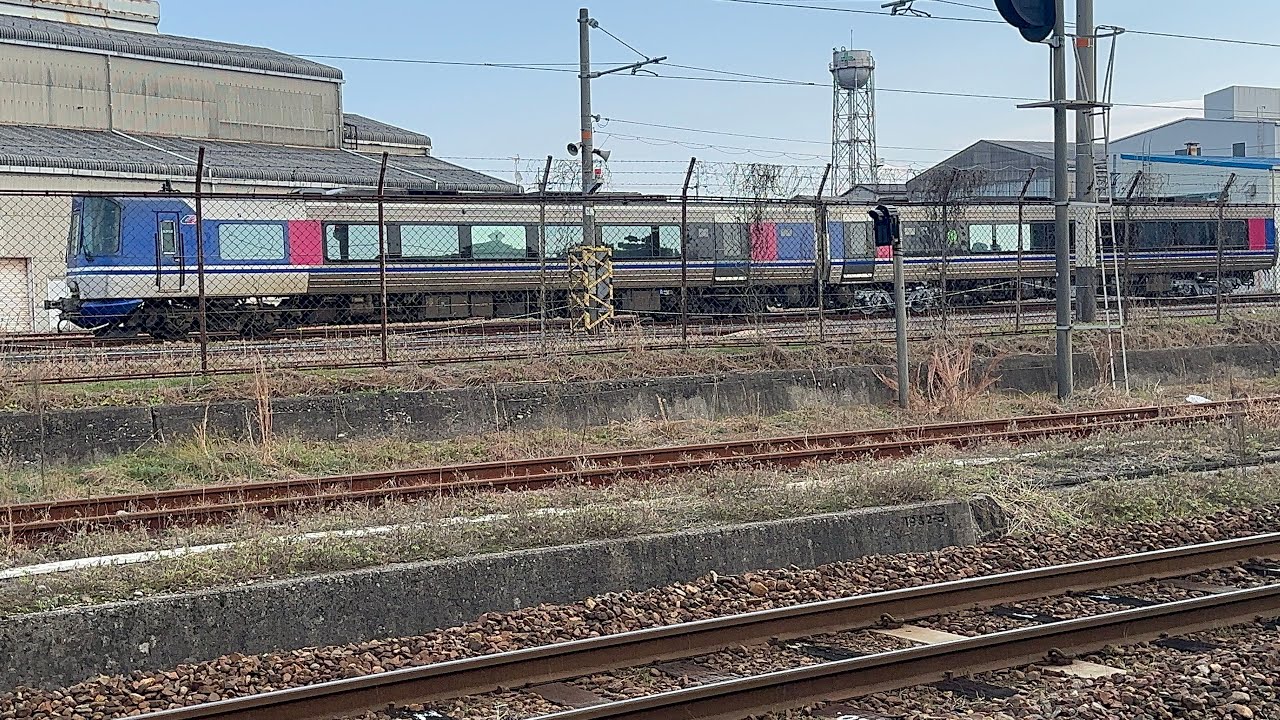 後藤総合車両所構内試運転HOT7000系 - YouTube