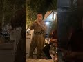 لما يكون عازف المزمار مندمج بالعزف 