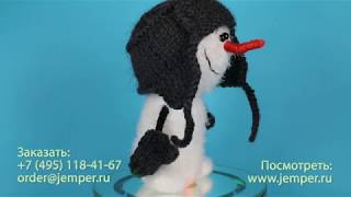 Снеговик в серой ушанке: авторская вязаная игрушка ручной работы.