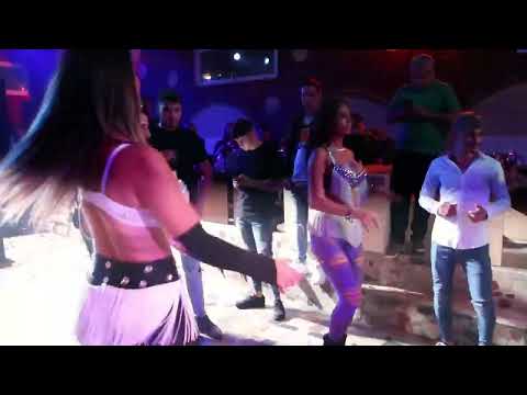 Cele mai tari dansatoare din discoteca rupe percutiile (Live Video)