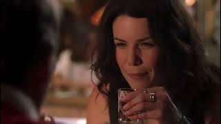 Bad Santa 2003 Willie meets sue while at a bar scene