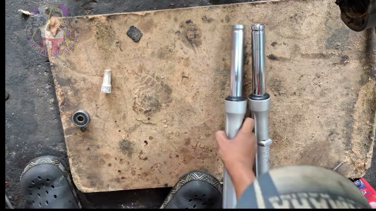 Change fork oil seal wb Racing studio