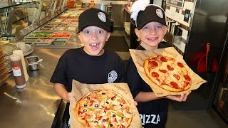 FAMILY FUN PACK TAKES OVER PIZZA STORE!!!