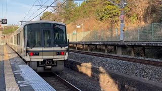 【界磁添加励磁制御】JR西日本 221系 NA405編成＋NA426編成 平城山駅 発車