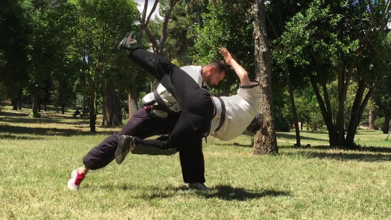 1) Baoding Kuai -Jiao 保定快跤   (斜打 Xié dǎ   揣 Chuāi)