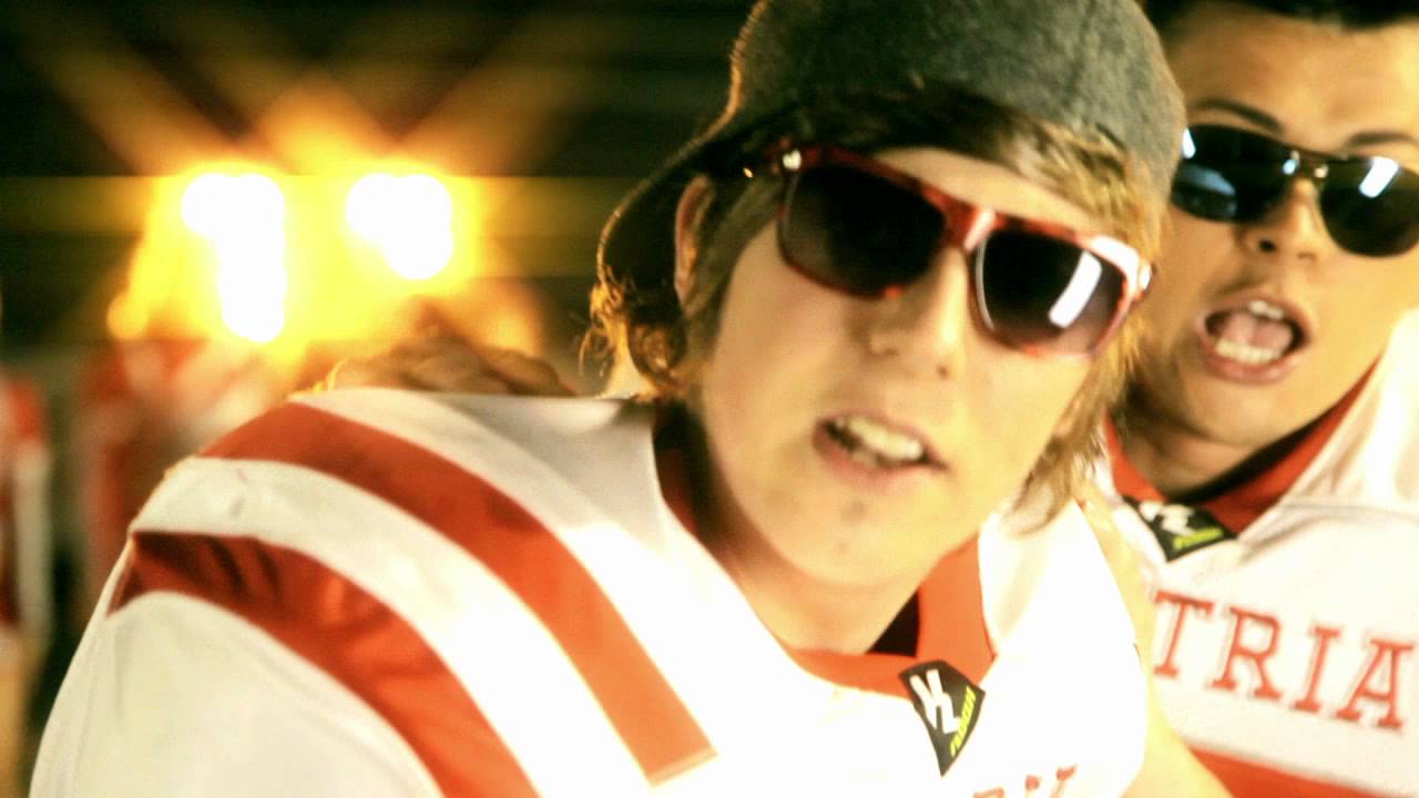 Смотреть «Trackshittaz Touchdown offizielles Video» на YouTube Смотреть «Trackshittaz Touchdown offizielles Video» на YouTube