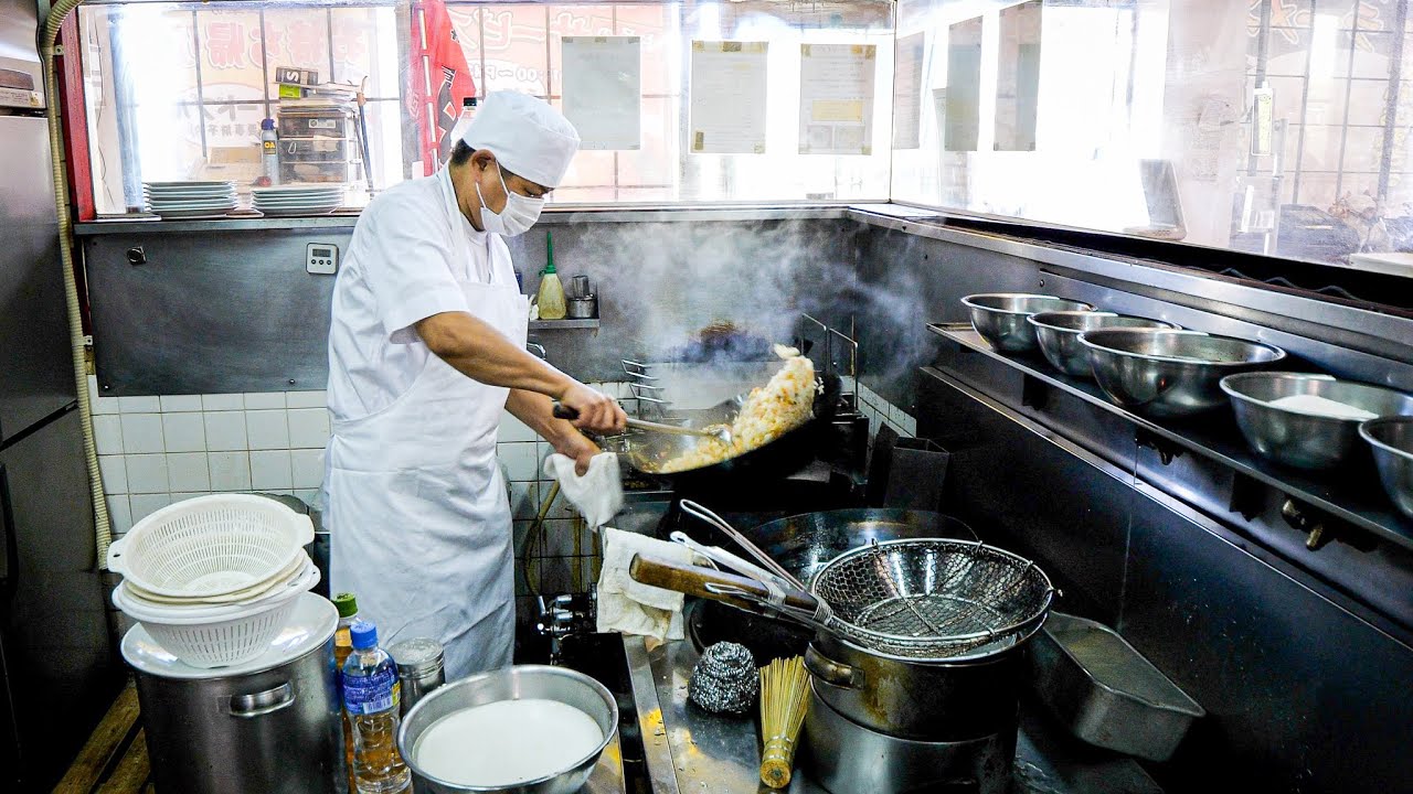 【閉業】【尼崎市】巨大焼めし鍋振り！常連が殺到する町中華職人の豪快な鍋さばき丨Wok Skills in Japan