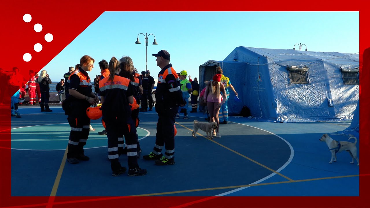 Campi Flegrei, nuova notte in tenda per gli sfollati di Pozzuoli