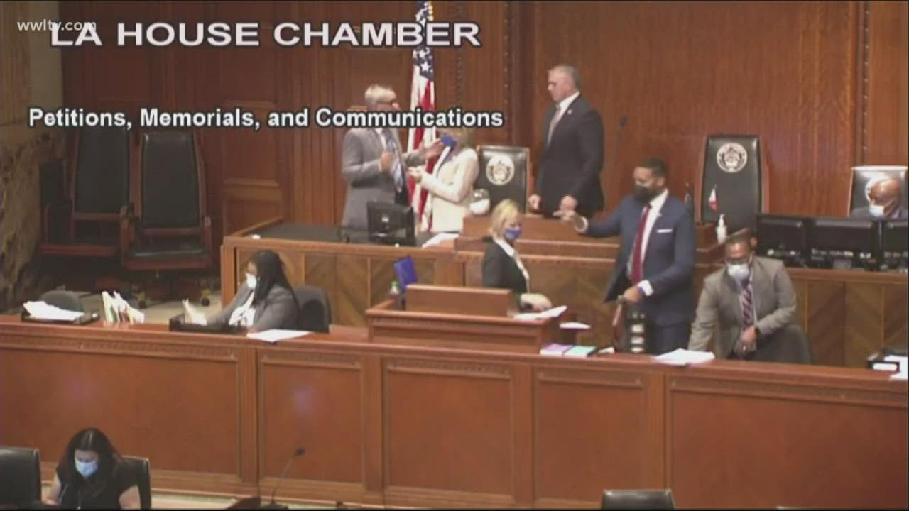 Special legislative session begins as a fight between Legislature and Governor