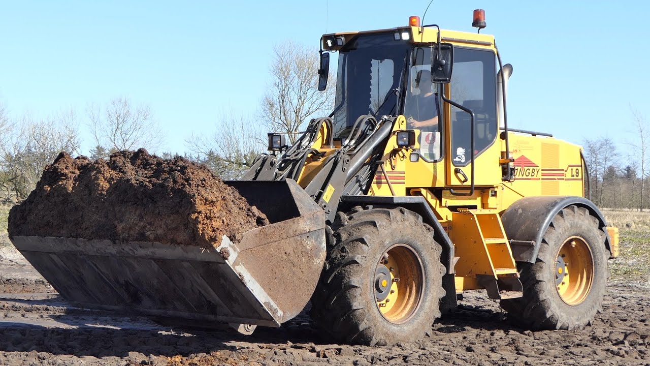 Ljungby L9 Wheel-loader working hard in the field Loading up Muck | Danish Agriculture