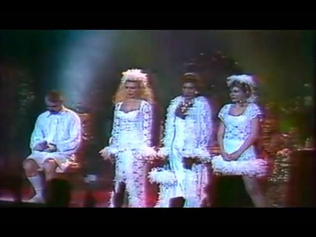 Cuckolds onlayn pornoni eyishadi Bir odamning jinni bolishini tomosha qiling, boshqasi esa sikishini.