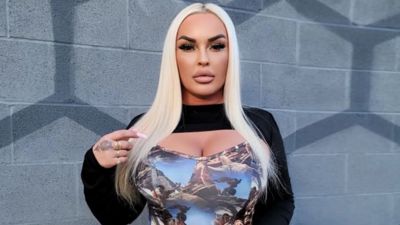 Shoppingbagsara Famous model Biography Wiki Curvy Plus size