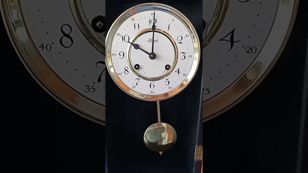 Hermle wall clock with pendulum: German vintage clock, 1990s.