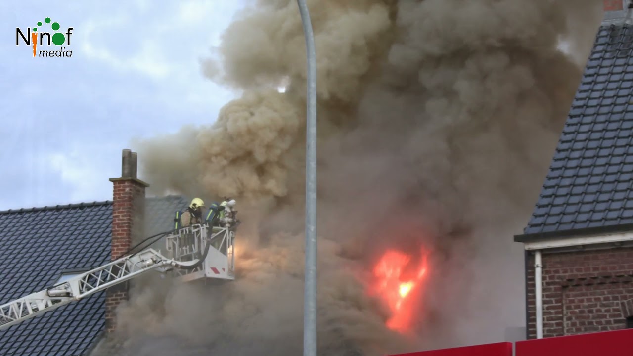 Uitslaande woningbrand op Brakelsesteenweg in Outer