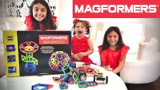 Playing With Magformers Magnetic Building Set