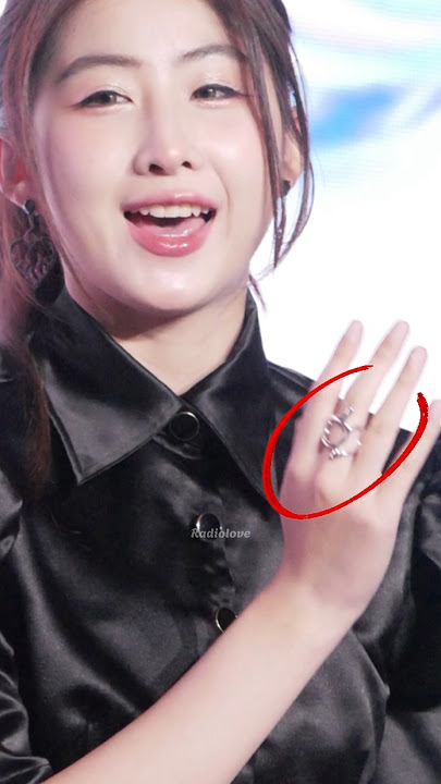 Yo: Are you buying it to me ? Faye: Yes ☺️ #faye #yoko #fayeyoko #xuhuong #couple #girlslove