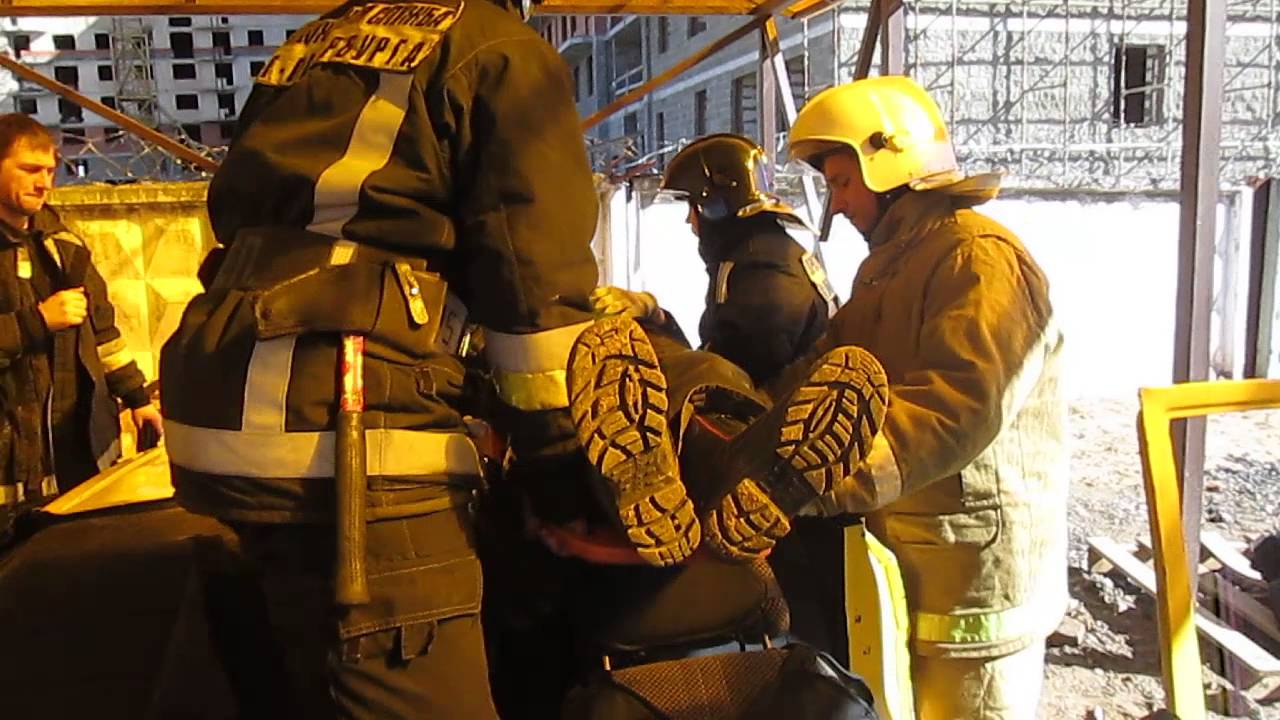 Извлечение пострадавшего из автомобиля