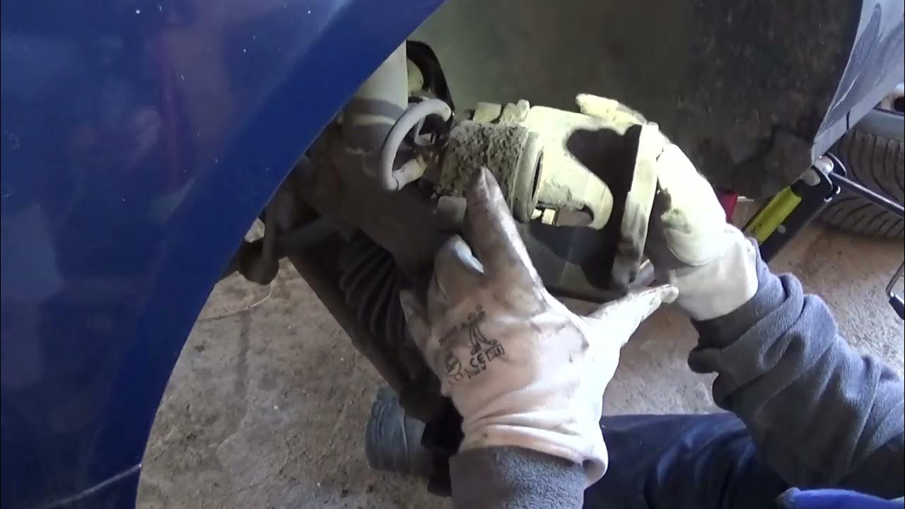 Passat B6 How to replace front brake pad's at home Inlocuire placute de