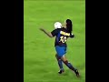 Ronaldinho o rei do entretenimento #futebol #football #skills