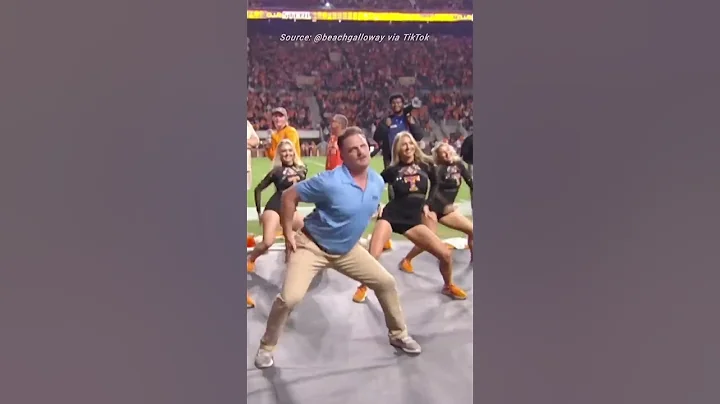 University ‘security guard’ shows off moves in dance routine - DayDayNews