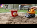 Giochi da spiaggia - Escavatore e secchiello - AlexKidsTV