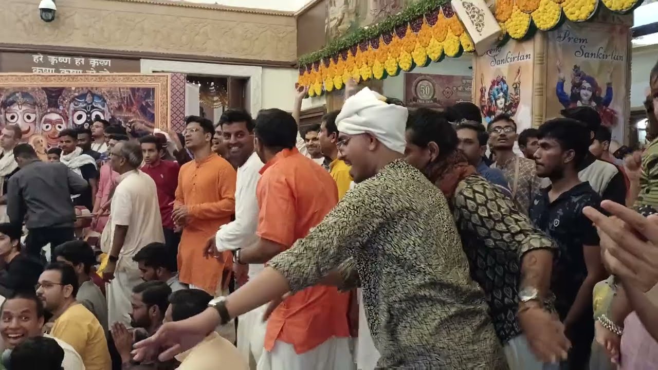 Dancing Hare Krishna Kirtan at ISKCON NVCC Temple Pune | हरे रामा हरे कृष्णा HARE KRISHNA HARE RAMA