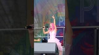 Therapy Live - Julia Zelg