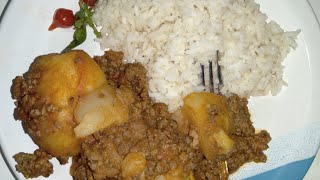 BATATA COZIDA INTEIRA COM CARNE MOIDA E EXTRATO DE TOMATE E CHEIROS VERDES É SABOR @LucieneOlimpia