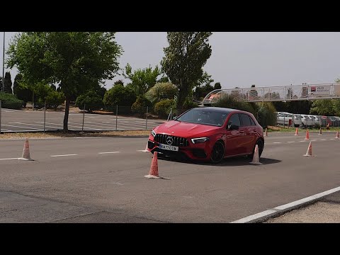 Mercedes-AMG A 45s 4MATIC+ 2020 - Maniobra de esquiva (moose test) y eslalon | km77.com